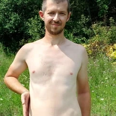 Cara nudista russo fotografado nu por natureza