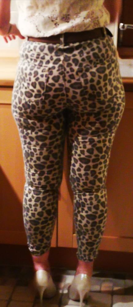 me in leopard leggins #7