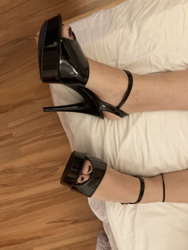Sexy Shoes, Feet and Legs