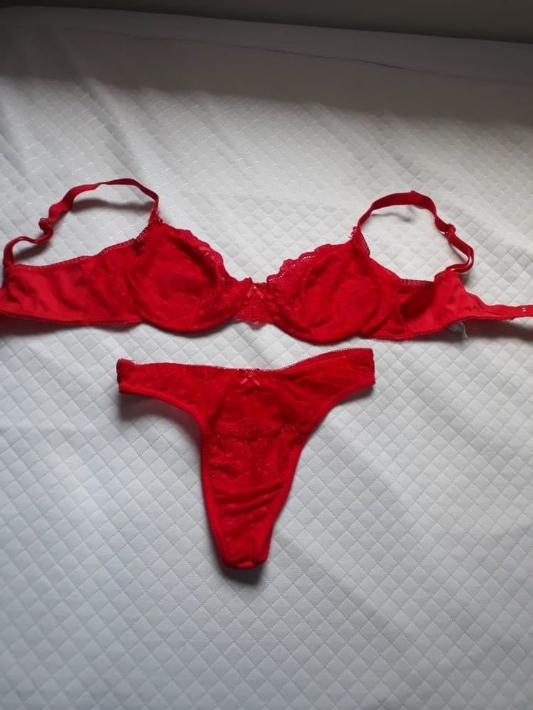 A beautiful set, beautiful and tiny panties