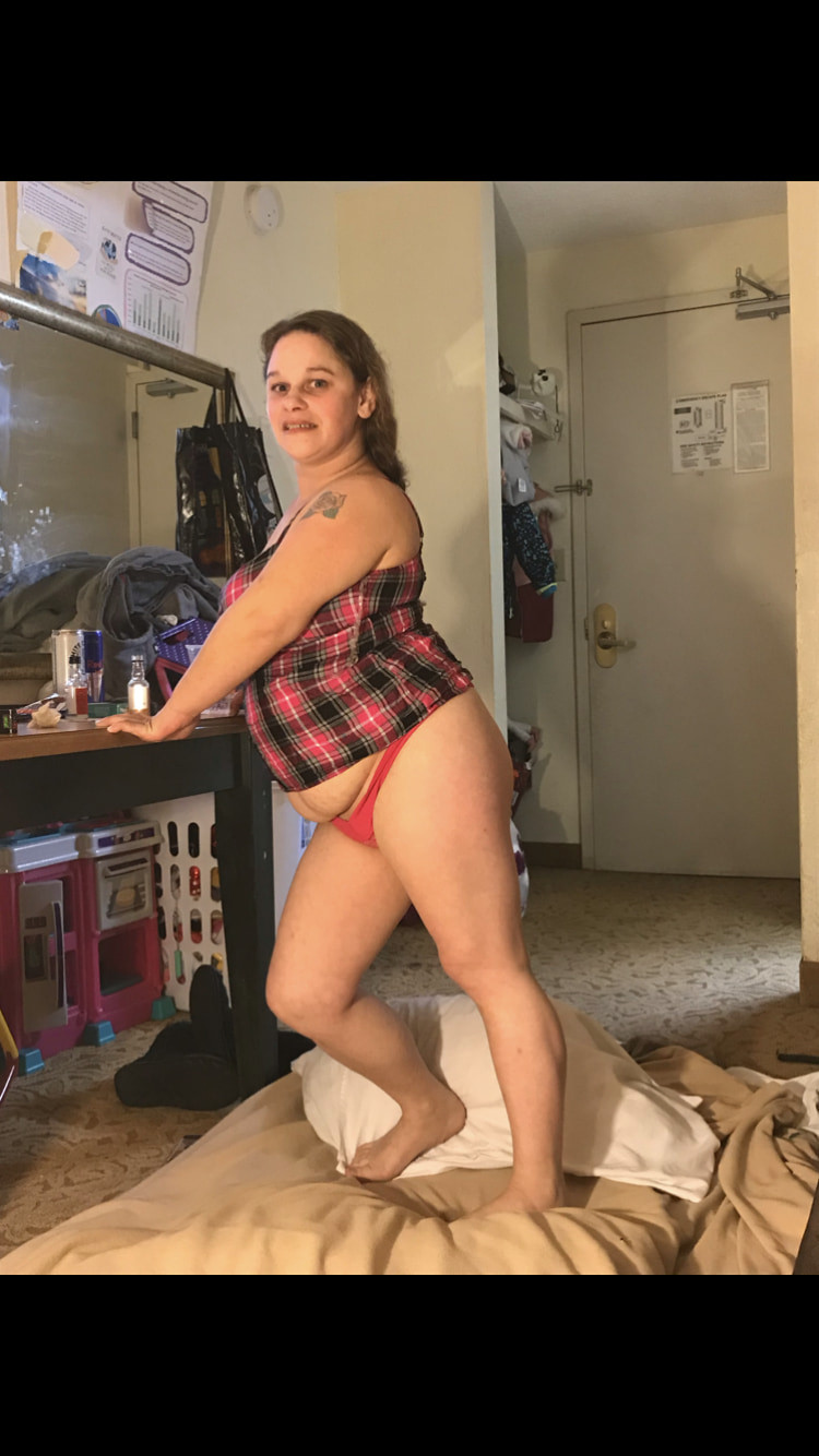 Hot slut Trixie sucks dick an takes hard dick in motel #5