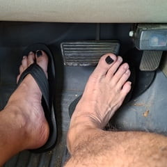 つま先を塗装したペダルポンピング