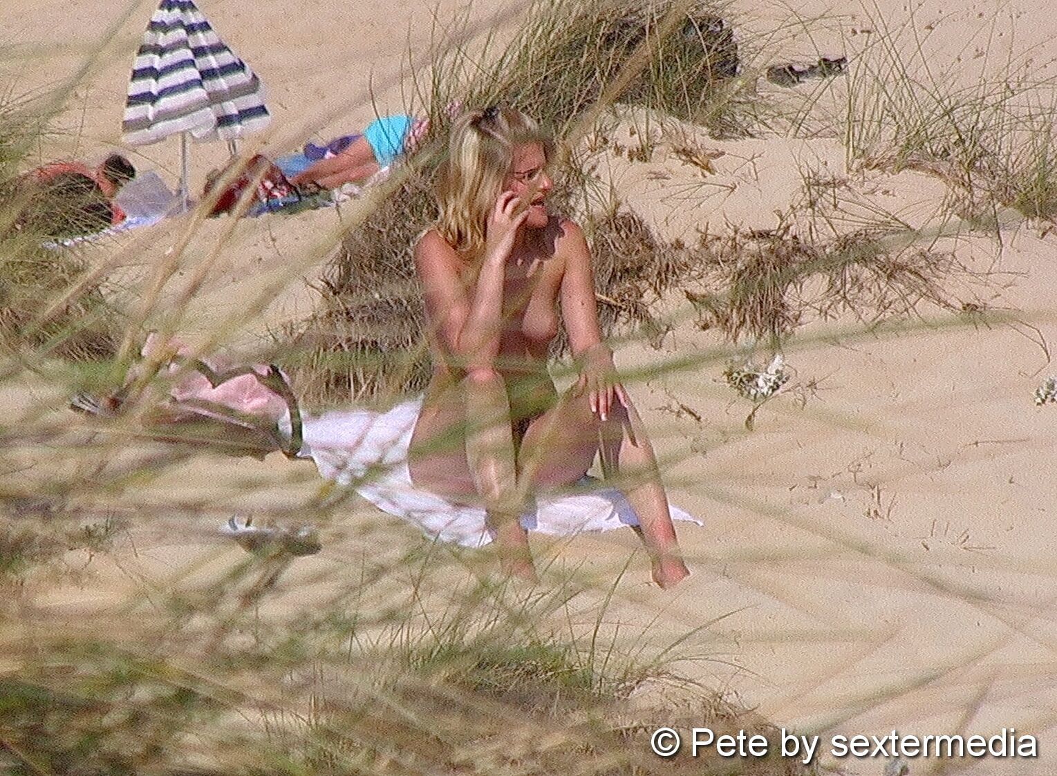 Milf feels unobserved on nudist beach #8