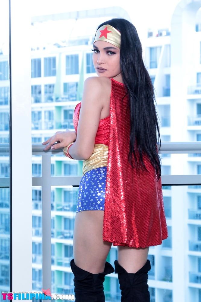 BEAUTIFUL HOT AND HORNY WONDER WOMAN SHEMALE