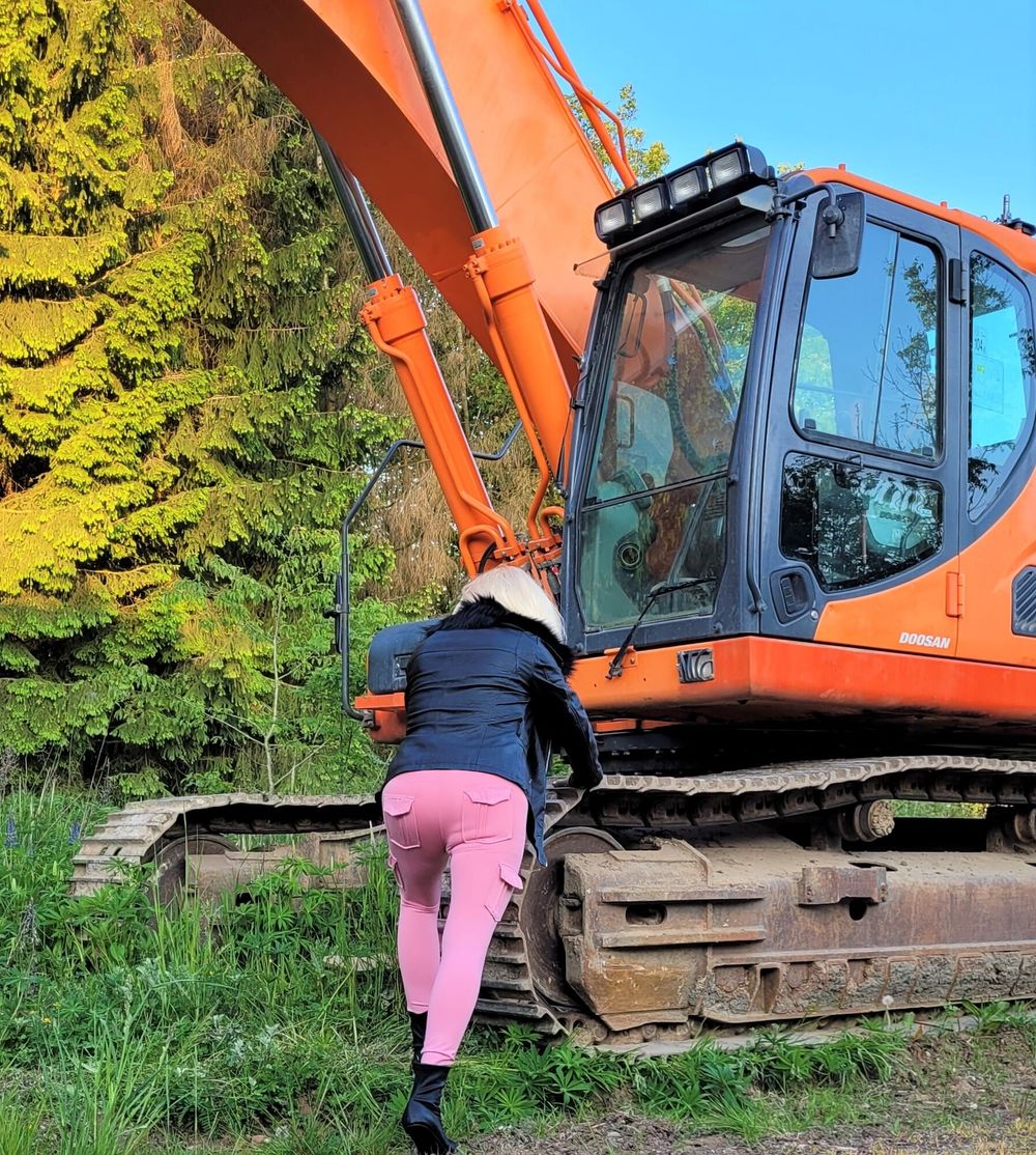 Tamara and the heavy equipment Tamara und das schwere Gerät  #31