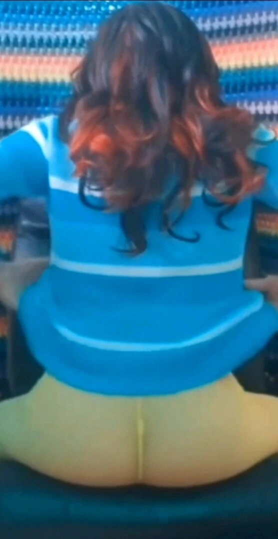 Yellow pantihose blue jumper and red heels seated ass shots #6