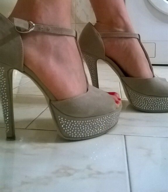 Sexy high heels and feet 💖 #60