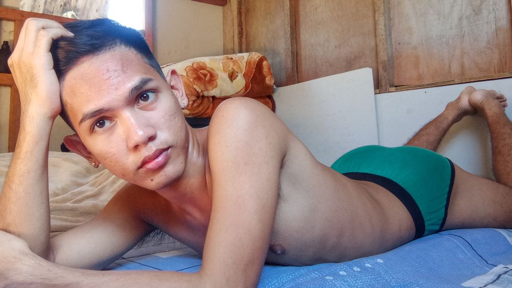 Muscled asian twink spreads his furry legs in bed #7