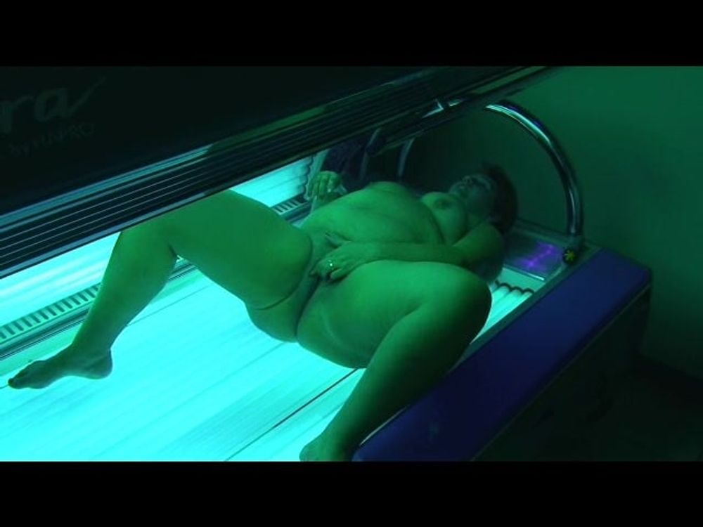 Tanning salon voyeur #8