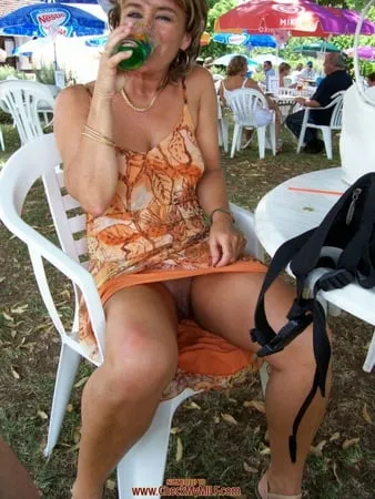 check my milf getting kinky outdoors         