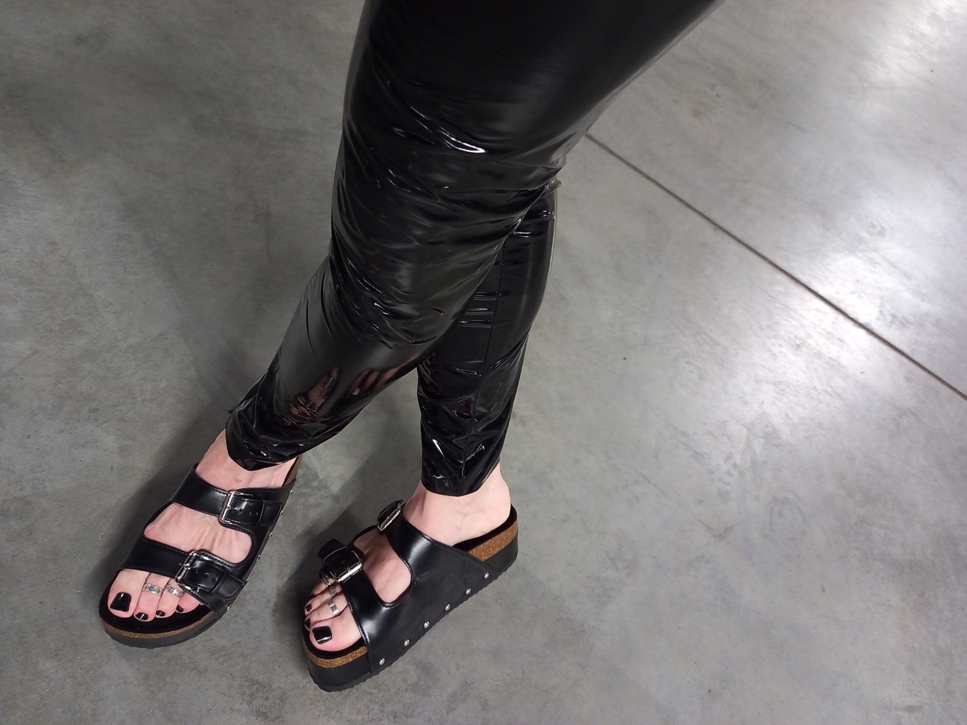 latex leggings and platform sandals #4