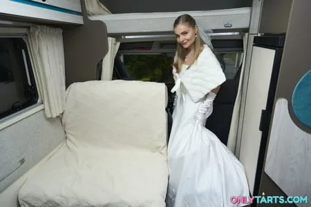 runaway hot bride fucks random van driver         