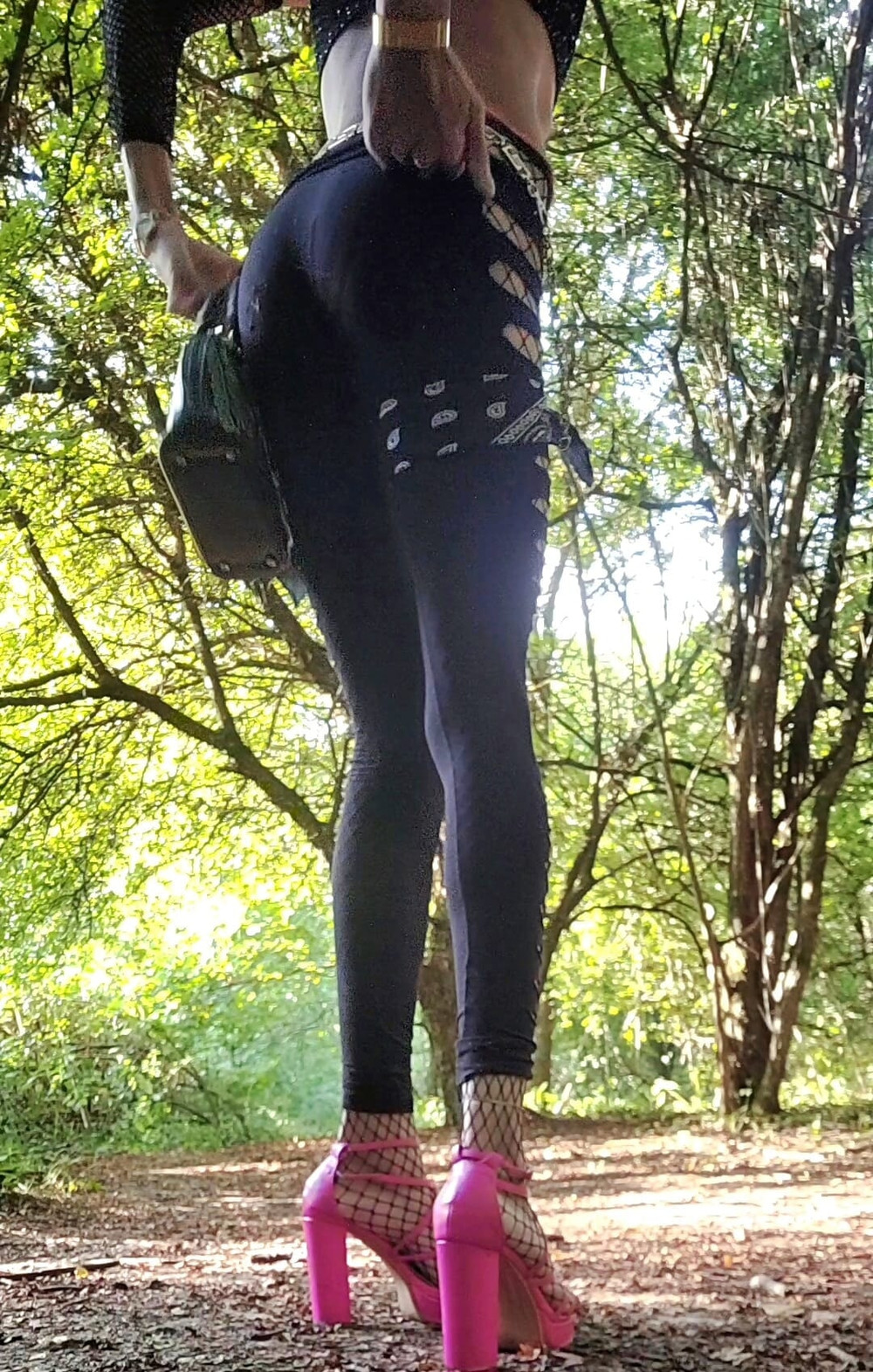 Salope 💕1 Jour Salope Toujours. Cul a l'air daNS LES bOIS #28
