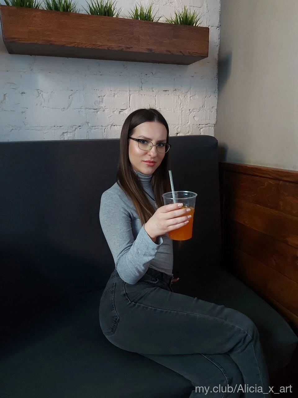Alicia  https://linktr.ee/alicia_art Free Photos