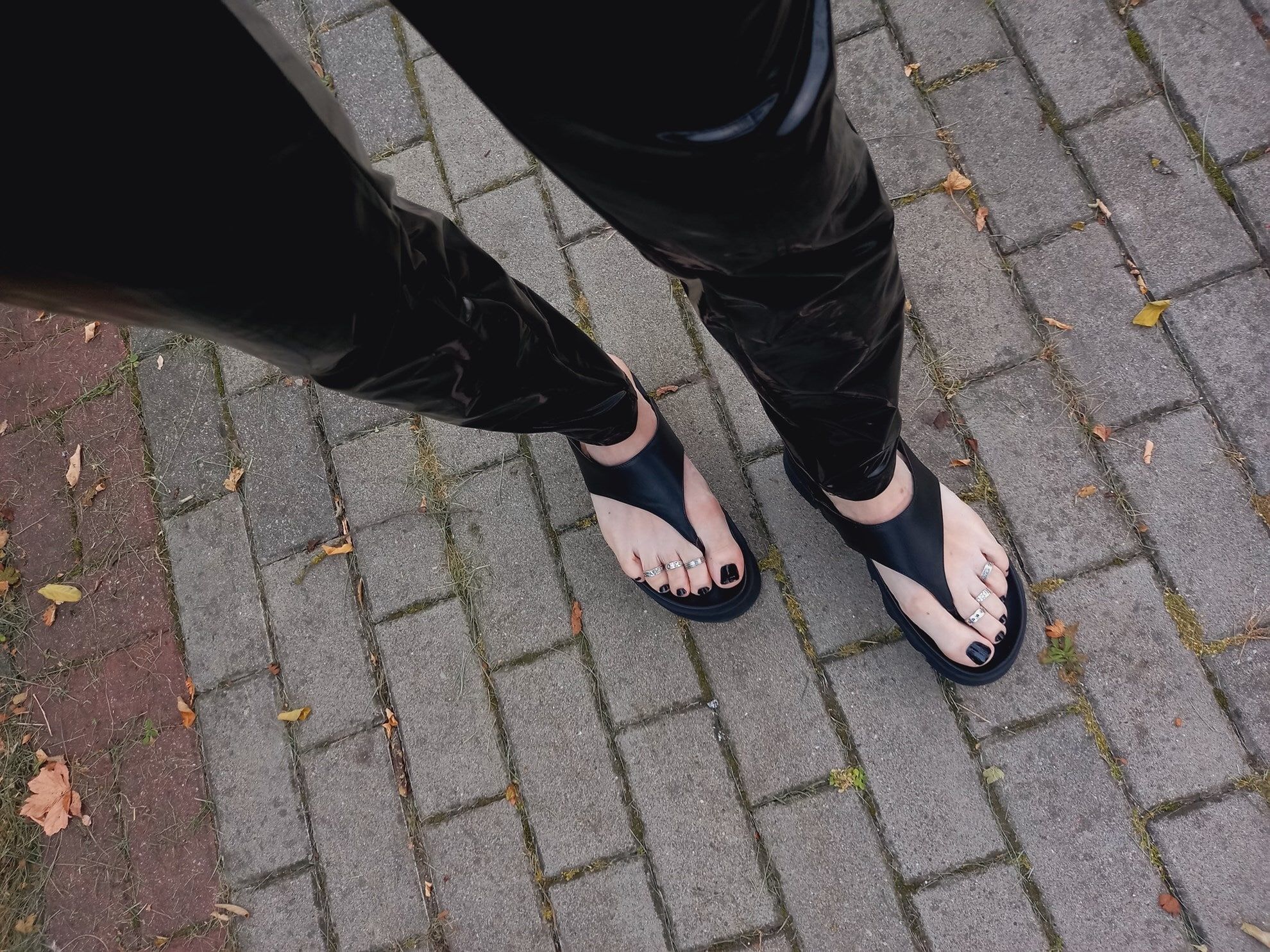 black flip flops - street walk #3
