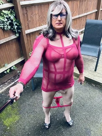 amateur crossdresser kelly cd in pink fishnet dress         