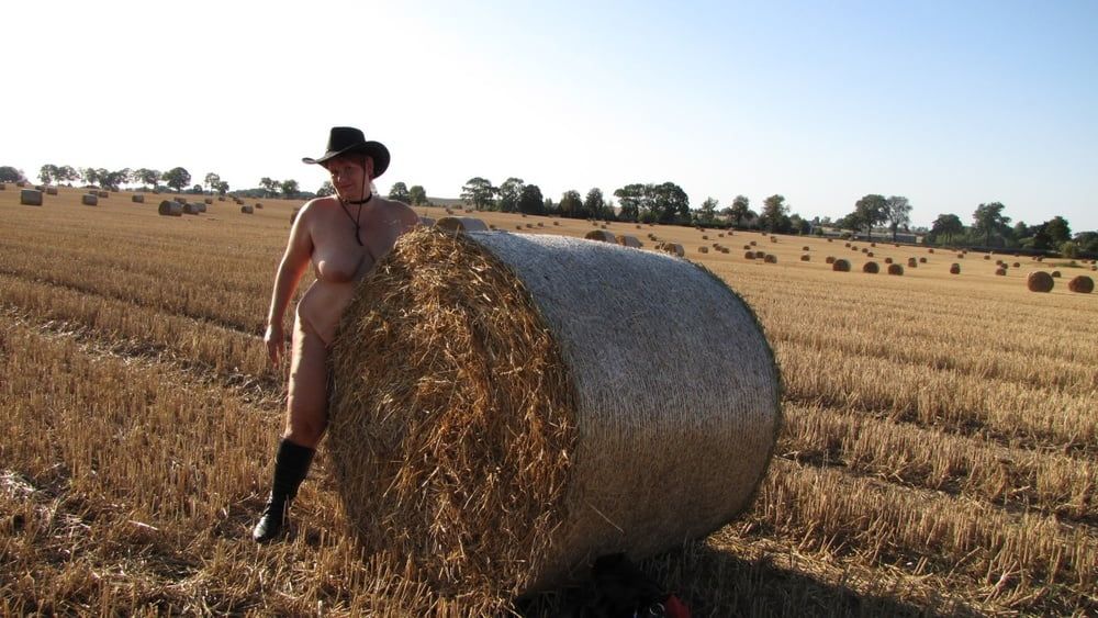 Completely naked in a corn field ... #10