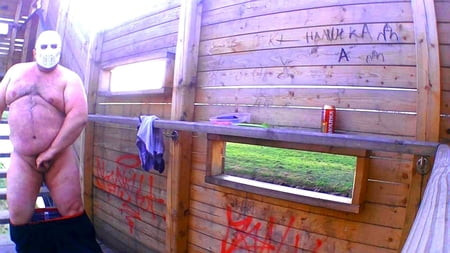 dans un lieu public extérieur