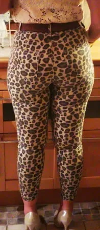 me in leopard leggins         