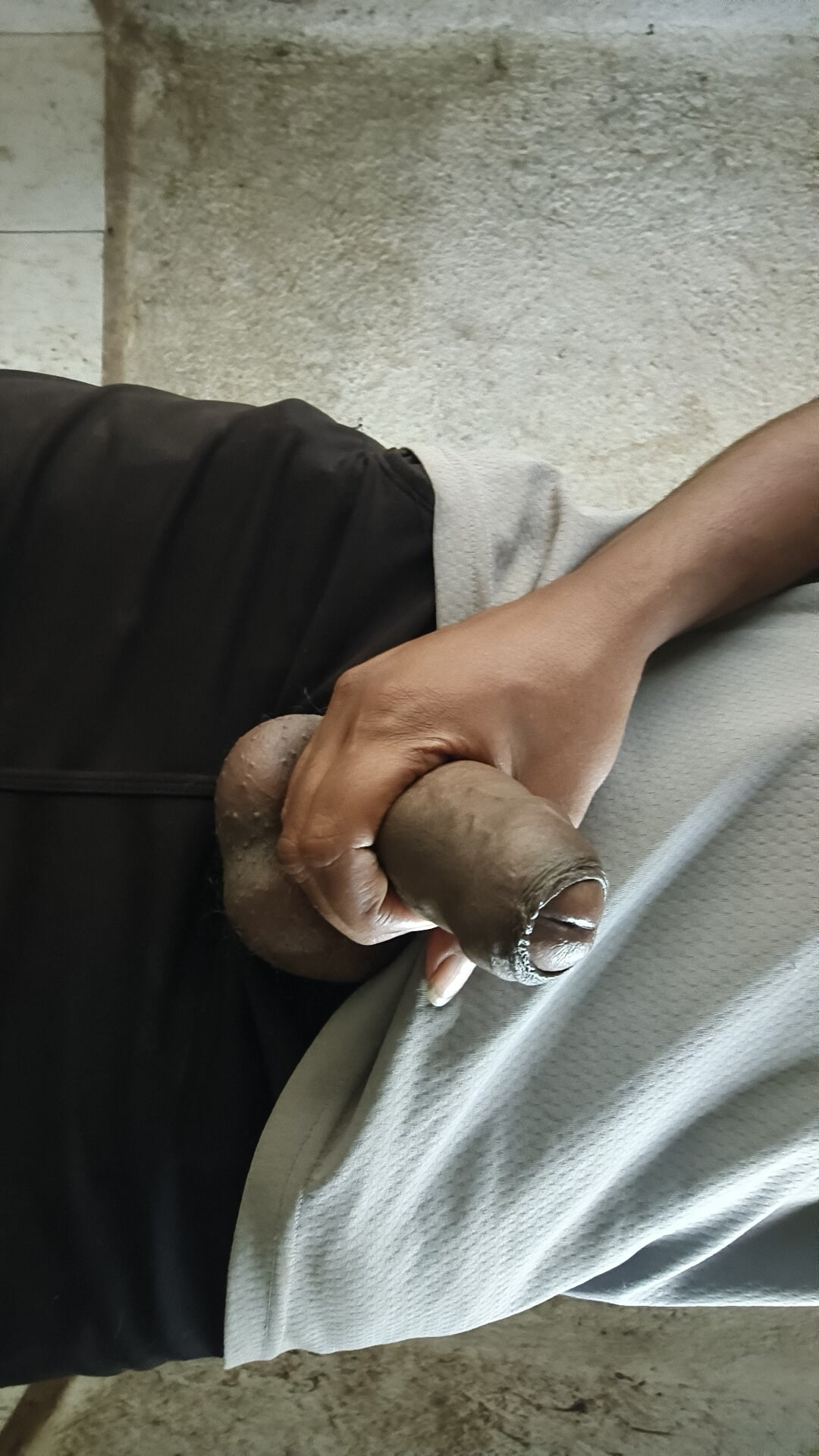 Il mio cazzo arrapato ti aspetta piccola 