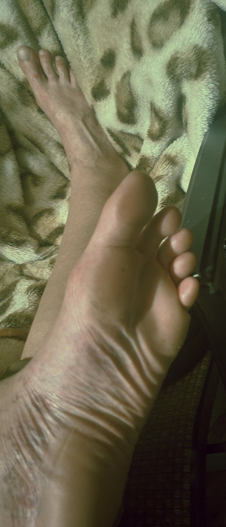 Big sexy ugly feet #3
