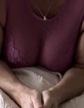 The Real Deal showing her fat ass in pink lingerie #31