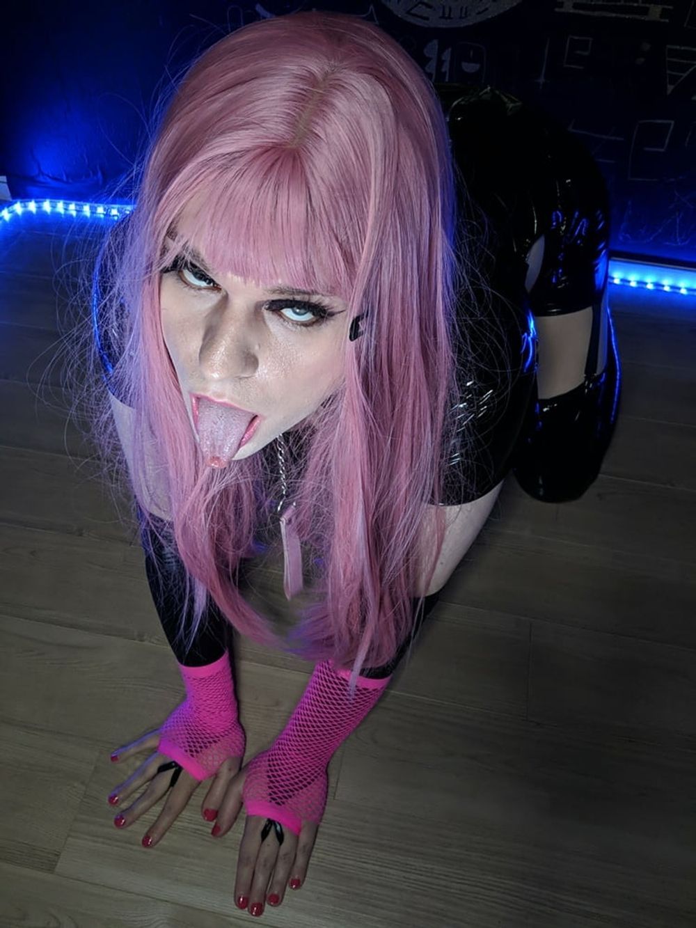 PINK LATEX SISSY SHEMALE TGIRL TRANNY