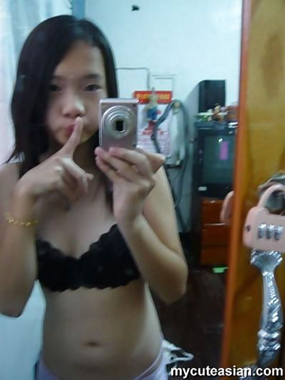 Cute Asian girlfriend selfshot nude pics #7