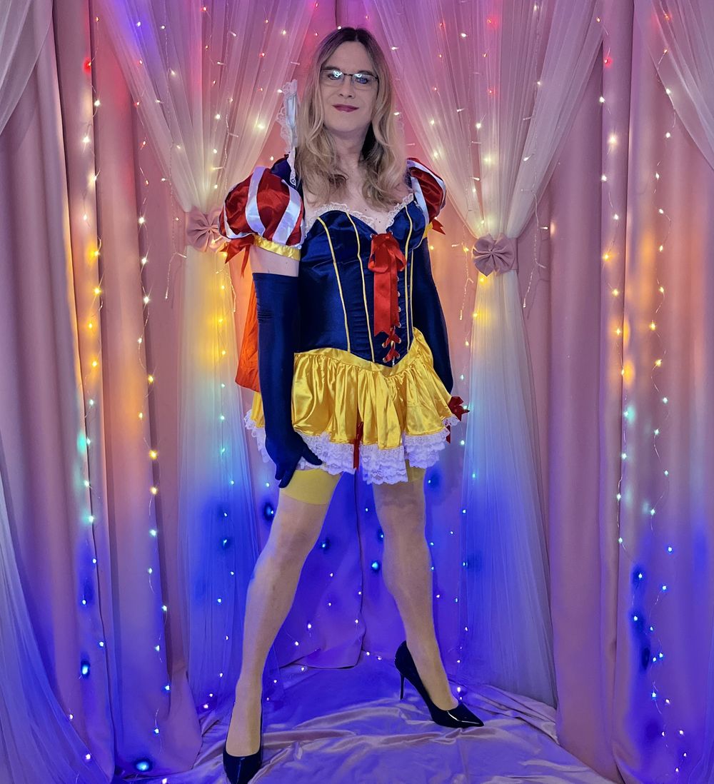 Joanie - Snow White in Blonde #16