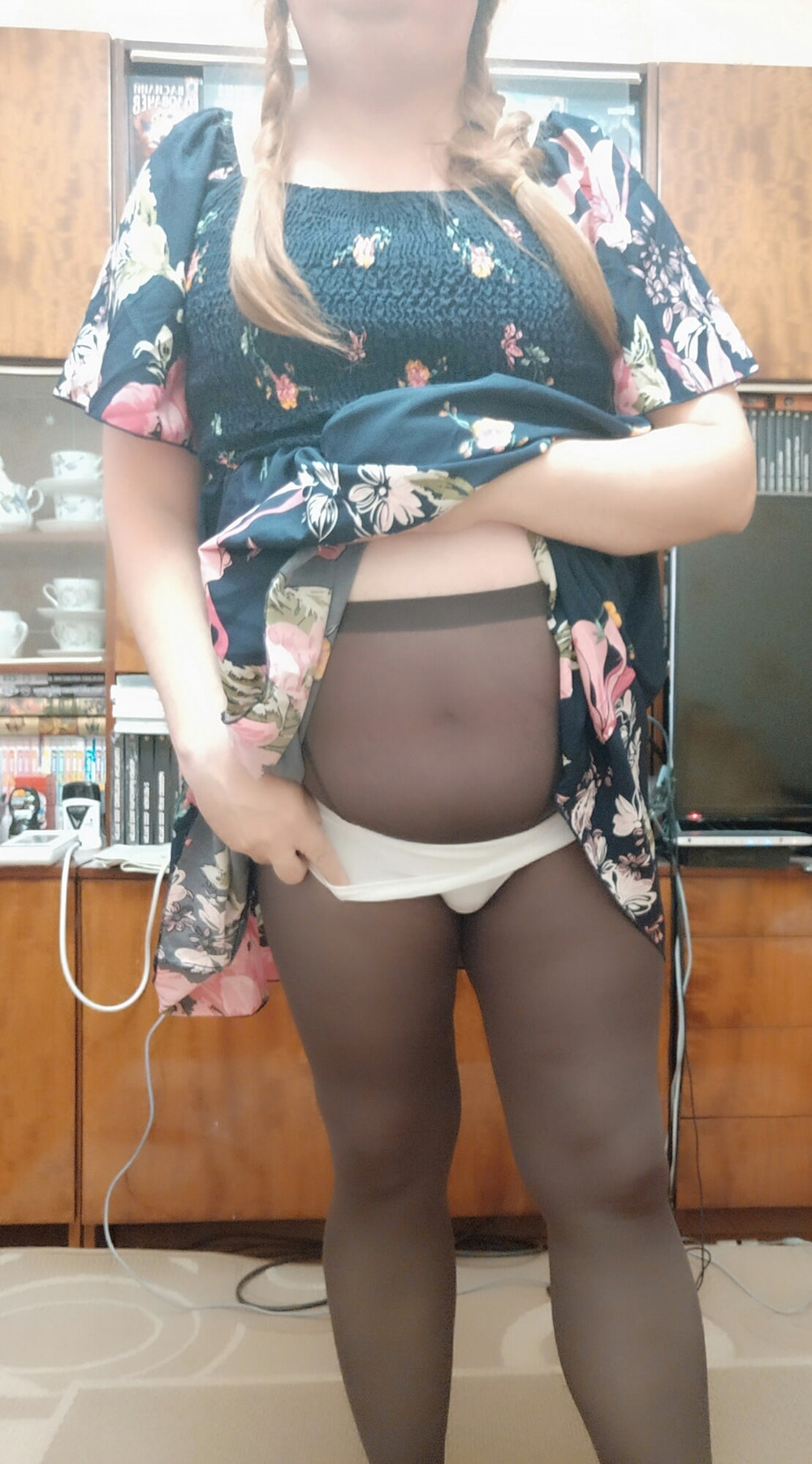 Sissy Aleksa wears a dress with flowers #7