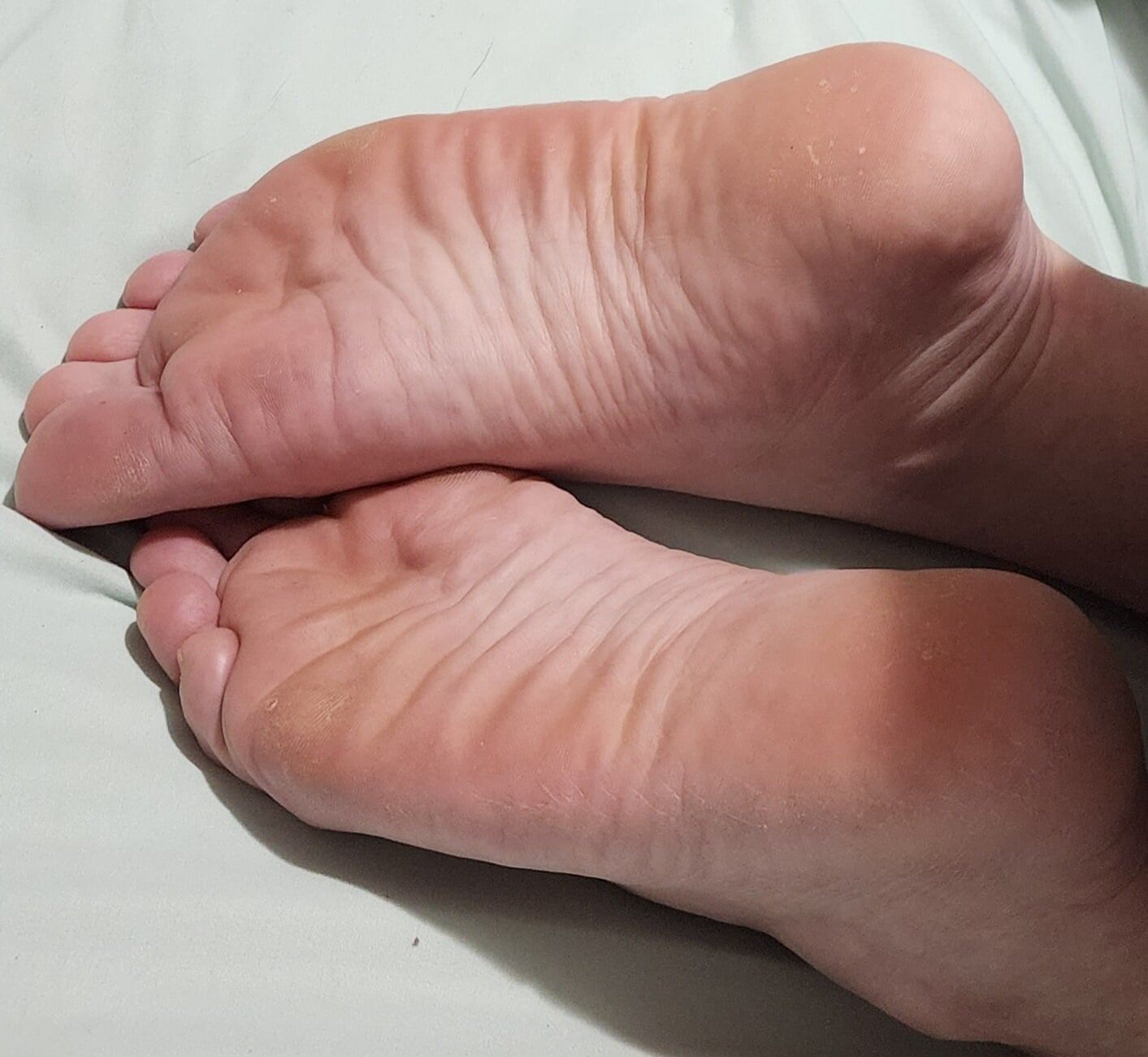 My feet for you that keep asking come fuck my feet please