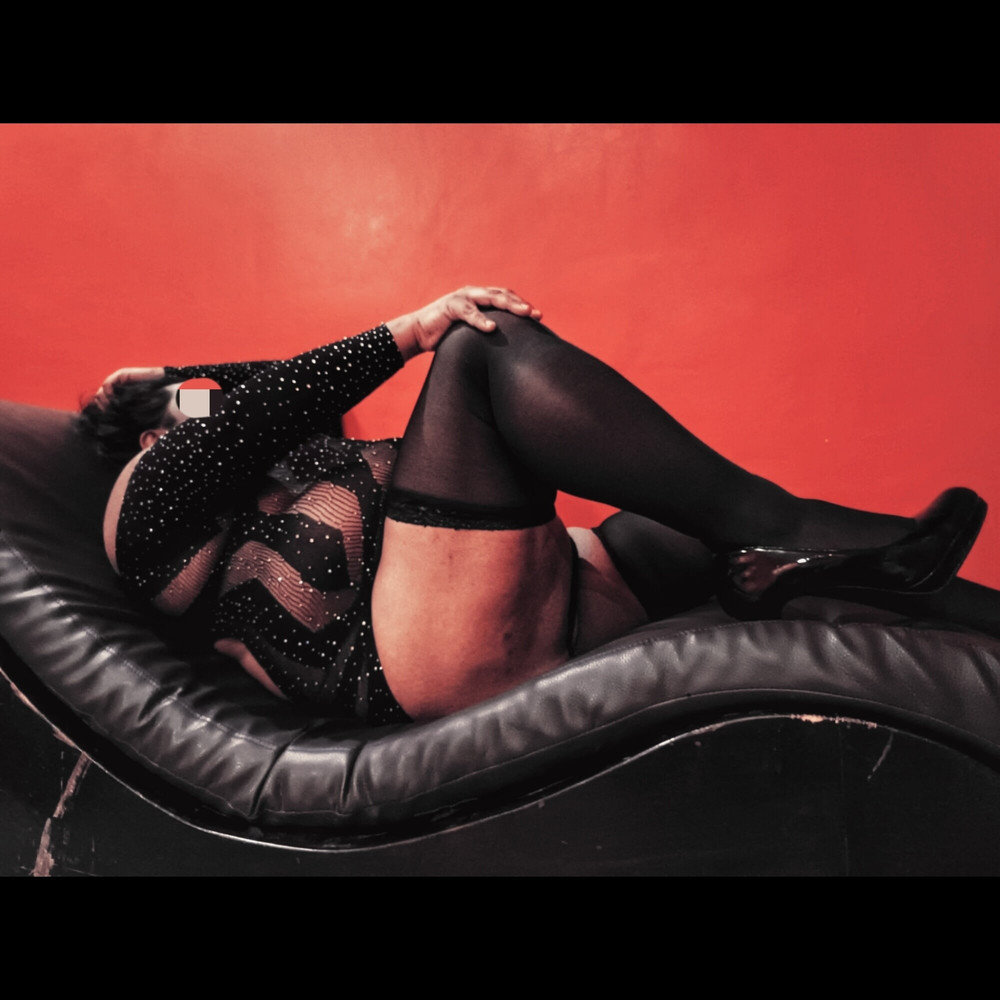 Hot Stuff in the Red Room #28
