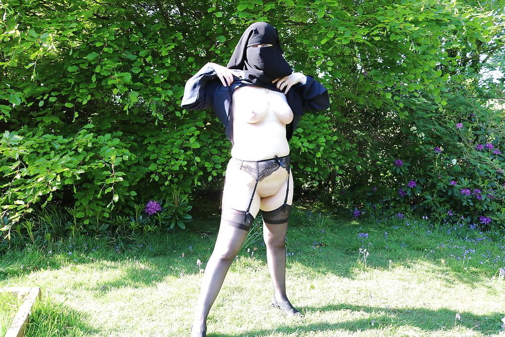 Muslim Burqa Niqab suspenders Outdoors Flashing  #47