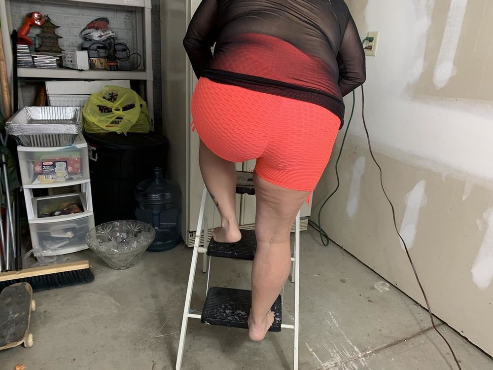Sexy BBW Dat Ass in a Garage #42