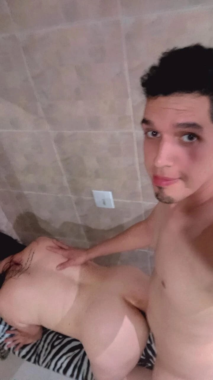 Бразилиялық әйелдердің ашық порнографиялық фотосуреттері