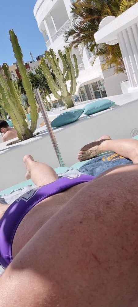 Little horny at the pool 