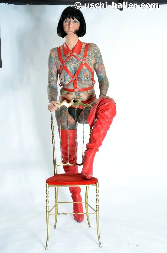 Photo shoot with full body tattooed MILF Cleo #40