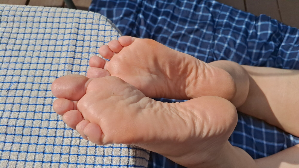 Cute feet in the sun #1 #4
