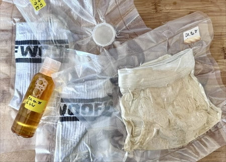 Celana dalam kotor ayah (dm jika tertarik)