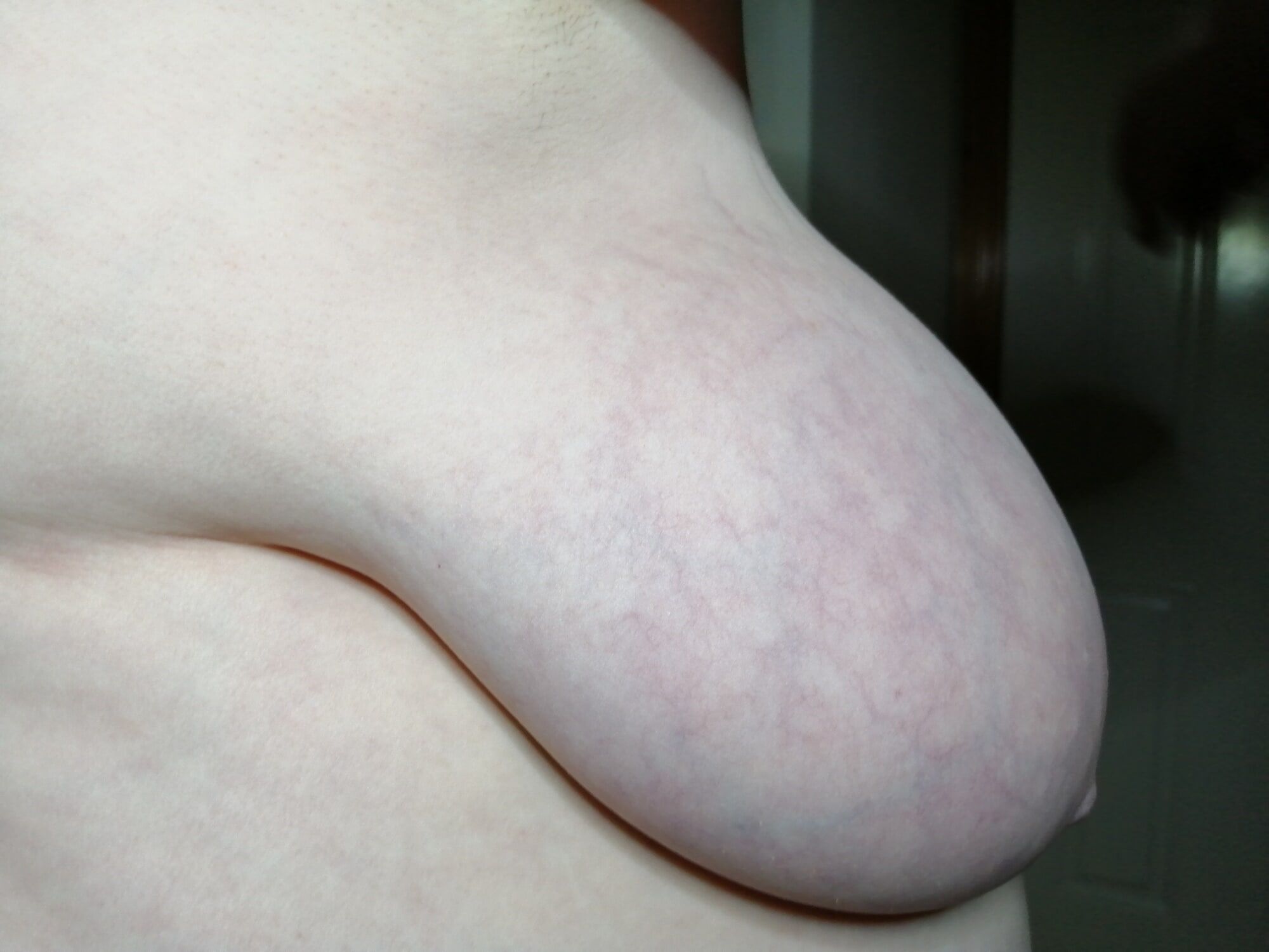 Side boob (artificial light, indoors) #23