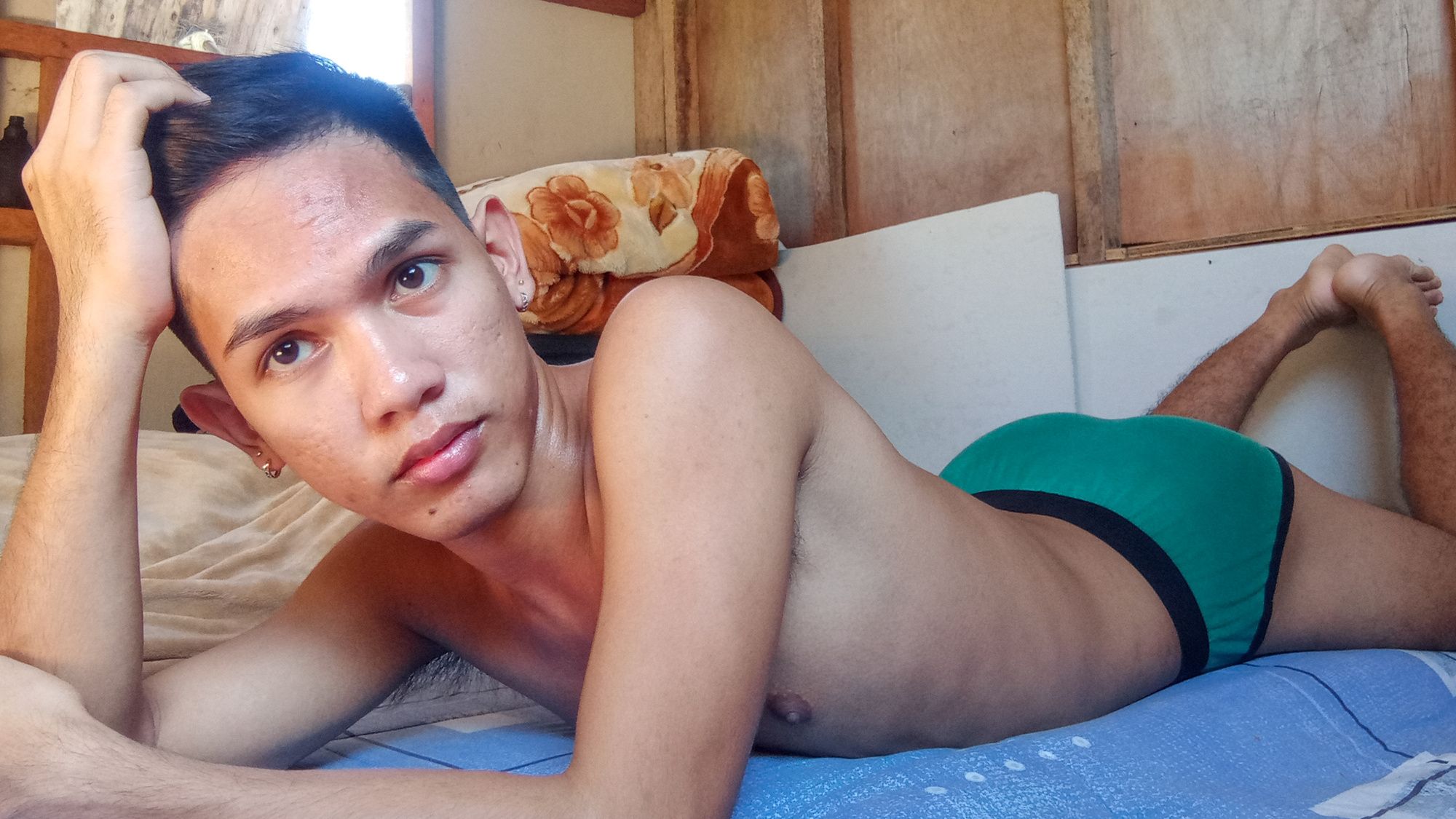 Muscled asian twink spreads his furry legs in bed #7