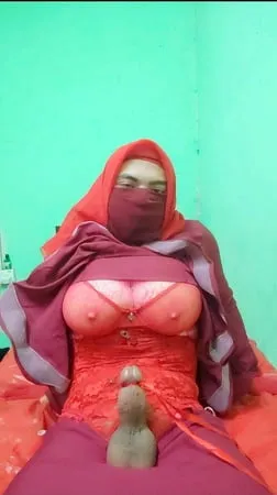 elisya amateur in niqab clothes hijab masturbates to squirt         