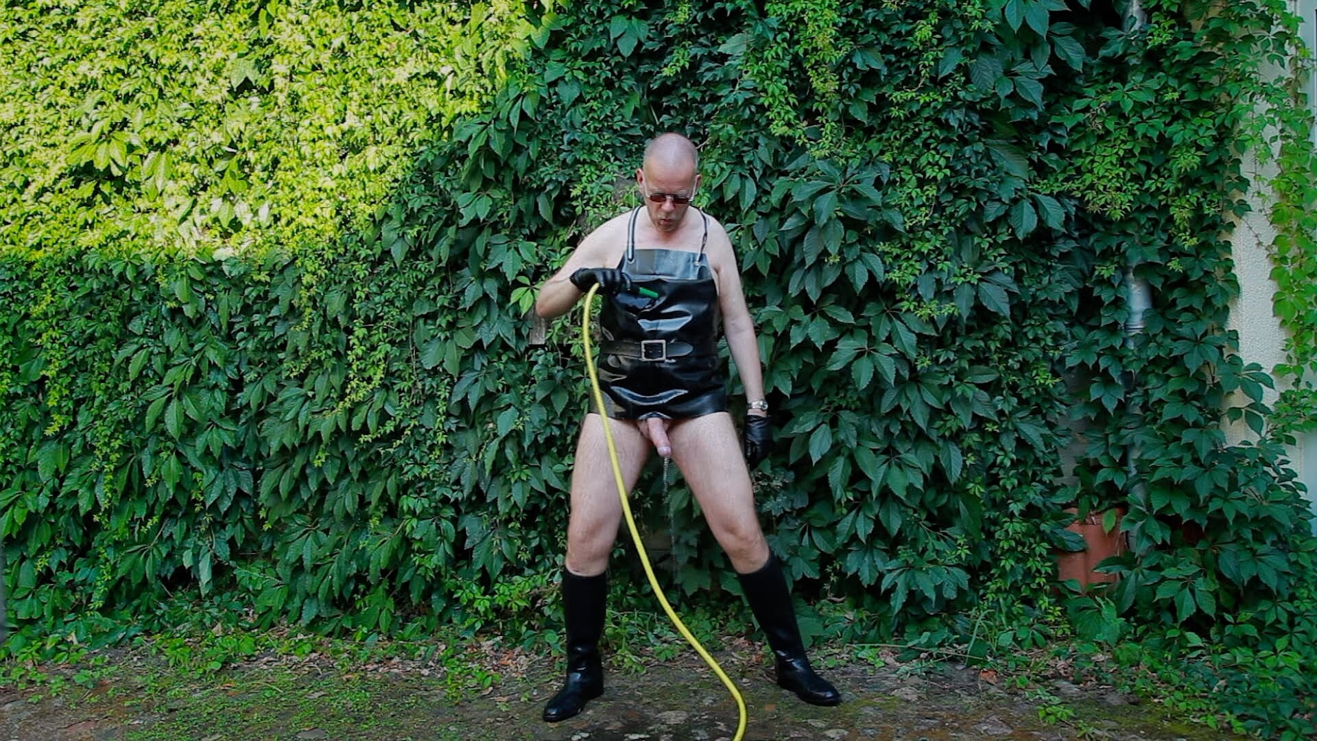 The Horny Rubber Gardener 22 (WetPlay&CockPlay Piss) 