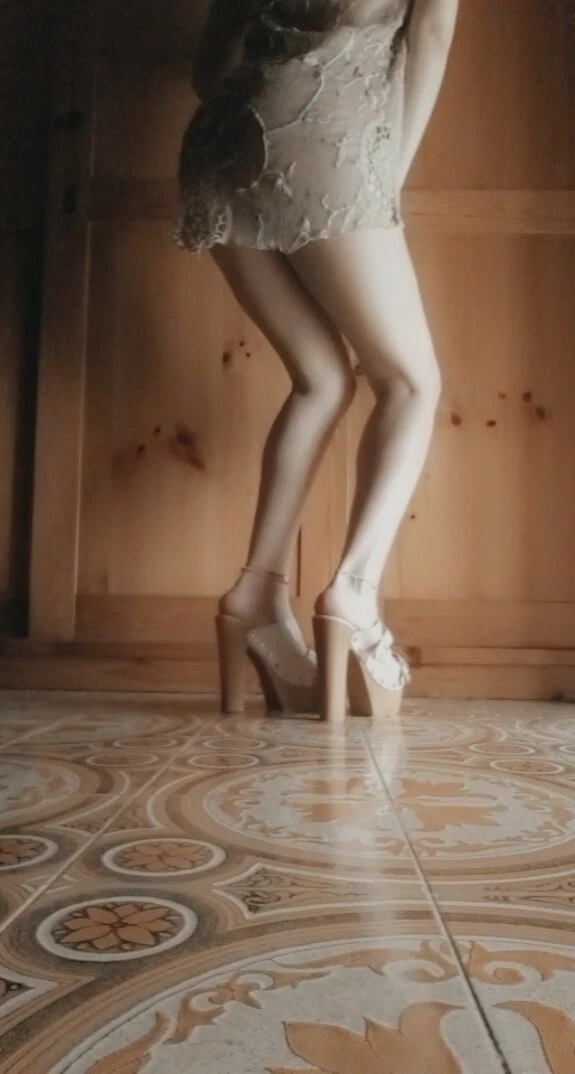 Sexy high heels and feet 💖 #32