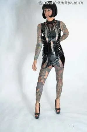 photo shoot with full body tattooed milf cleo           