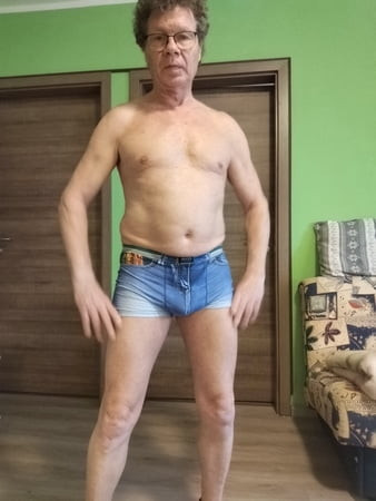 Matti , abends im Zimmer , shaved Men