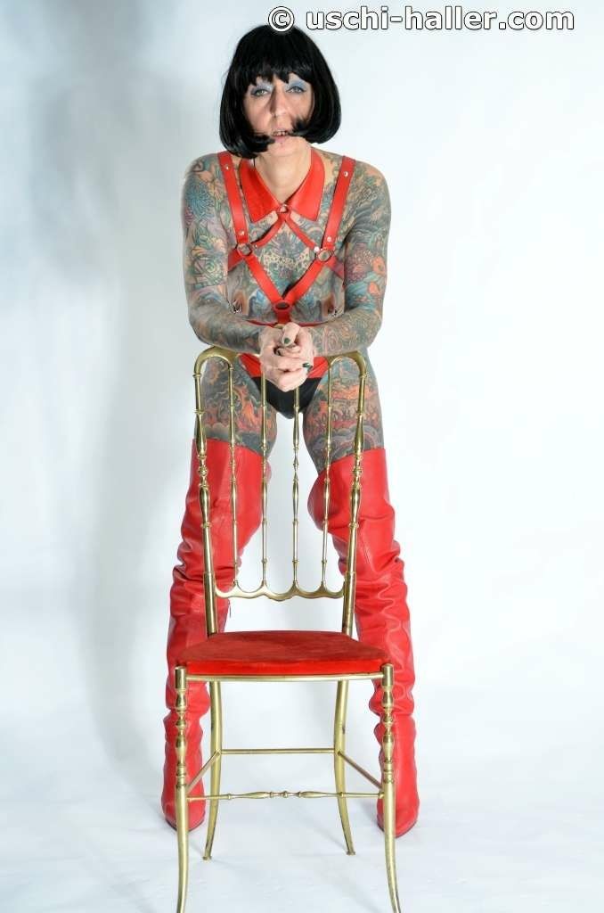 Photo shoot with full body tattooed MILF Cleo #33