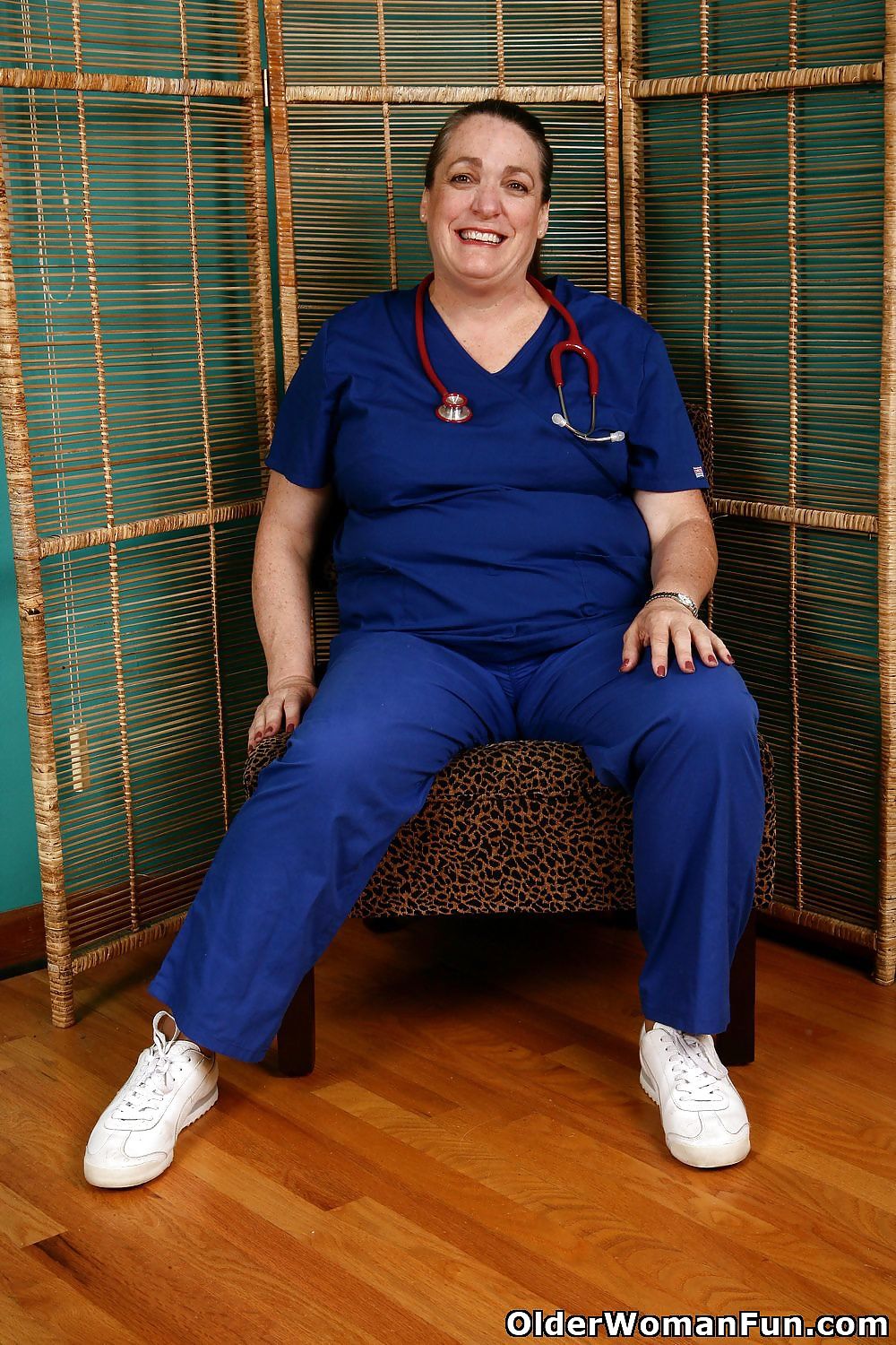 51 year old nurse Lisa from OlderWomanFun