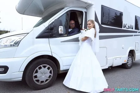 runaway hot bride fucks random van driver         