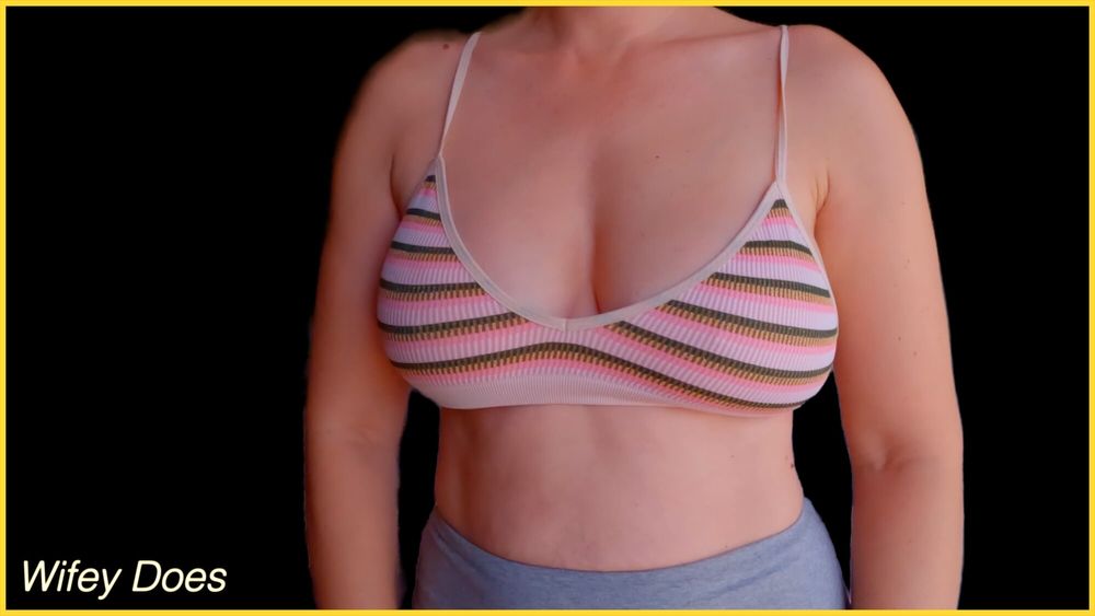 Wife stuns in printed bra